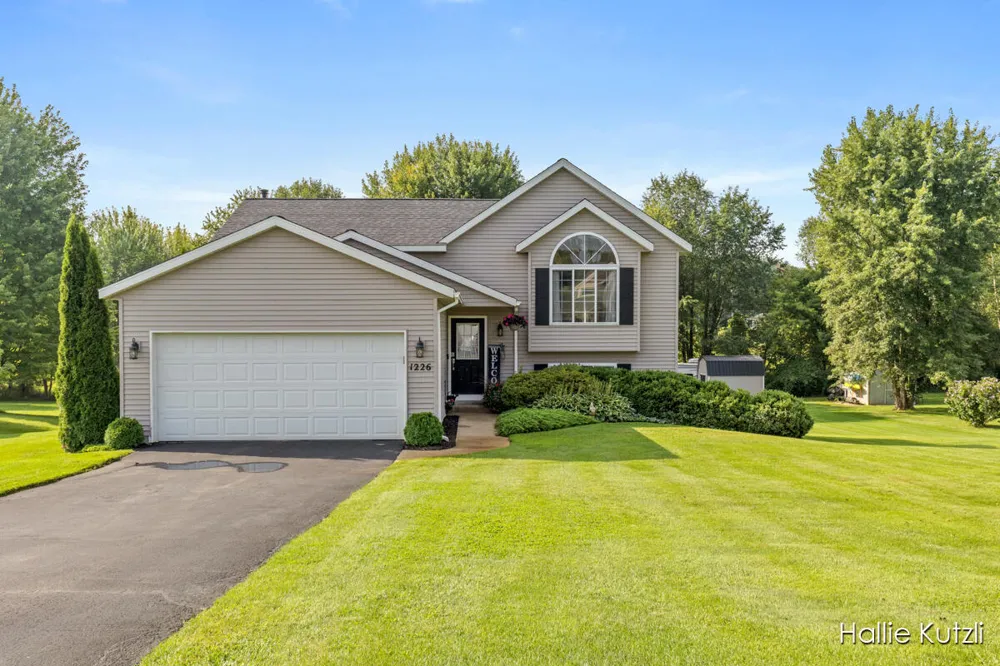 1226 S Hill Drive Sparta, MI 49345
