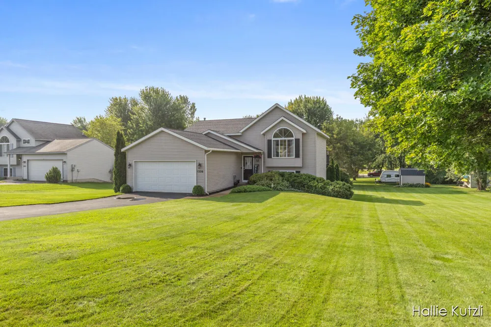 1226 S Hill Drive Sparta, MI 49345