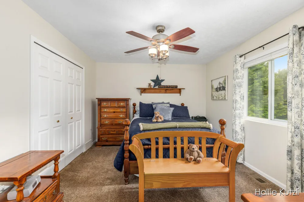 1226 S Hill Drive Sparta, MI 49345