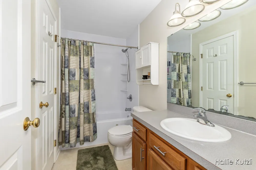 1226 S Hill Drive Sparta, MI 49345