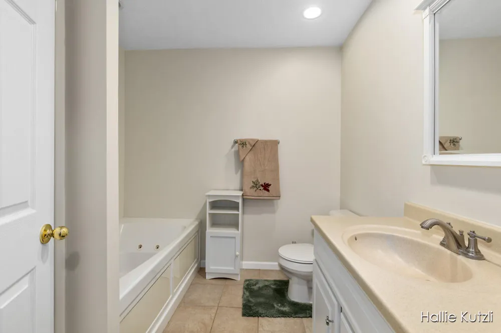 1226 S Hill Drive Sparta, MI 49345