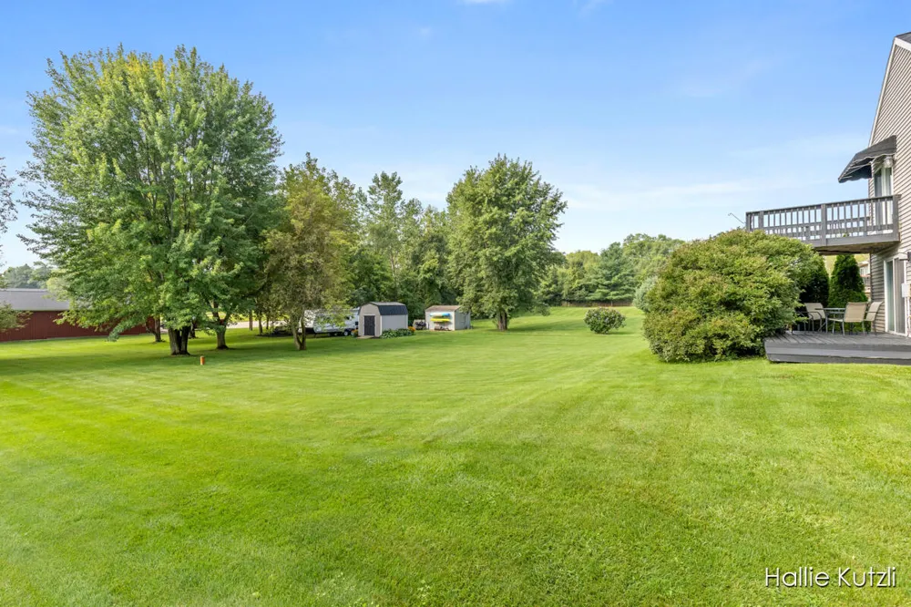 1226 S Hill Drive Sparta, MI 49345