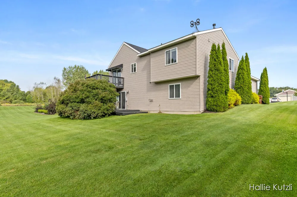 1226 S Hill Drive Sparta, MI 49345