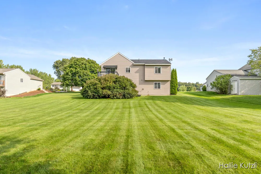1226 S Hill Drive Sparta, MI 49345