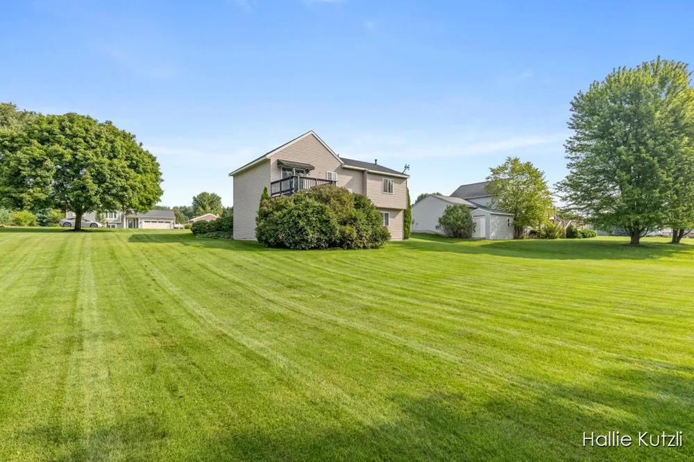 1226 S Hill Drive Sparta, MI 49345