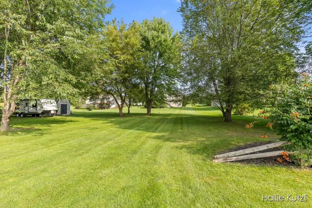 1226 S Hill Drive Sparta, MI 49345