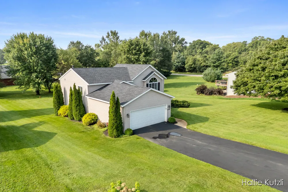 1226 S Hill Drive Sparta, MI 49345