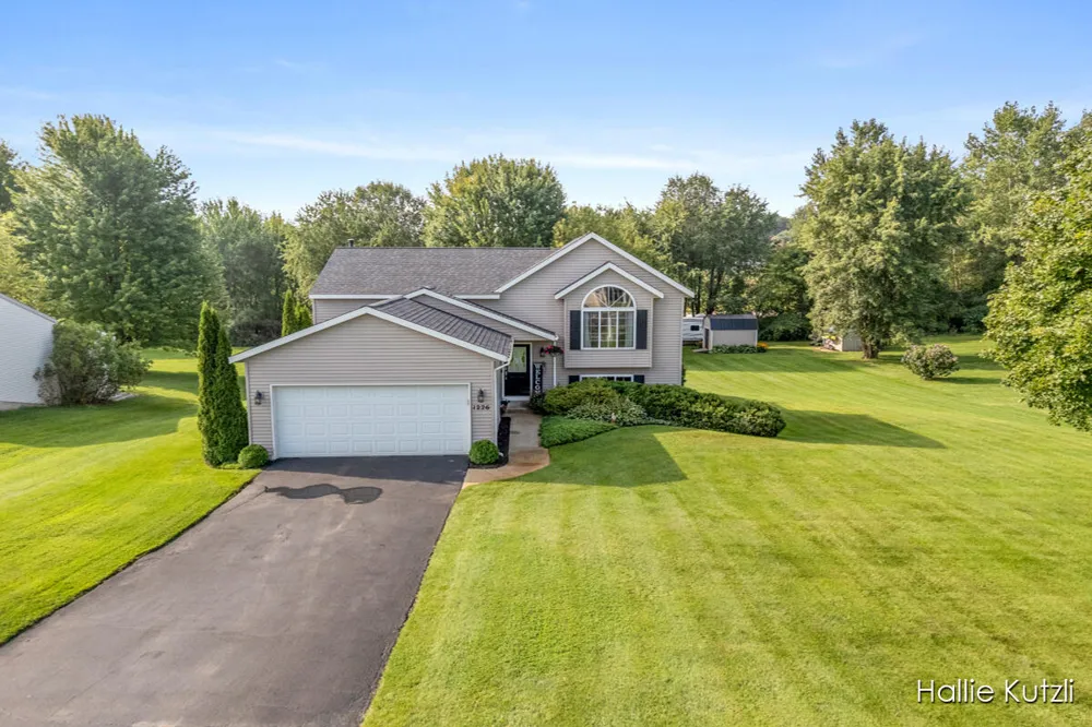 1226 S Hill Drive Sparta, MI 49345