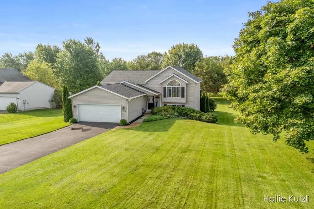 1226 S Hill Drive Sparta, MI 49345
