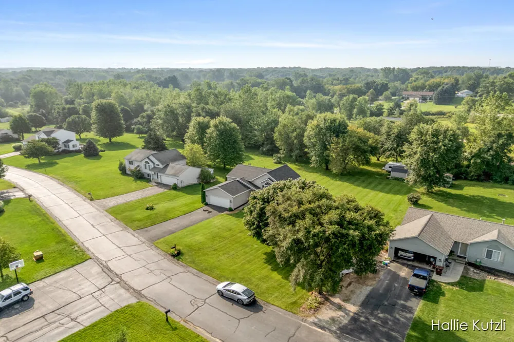 1226 S Hill Drive Sparta, MI 49345