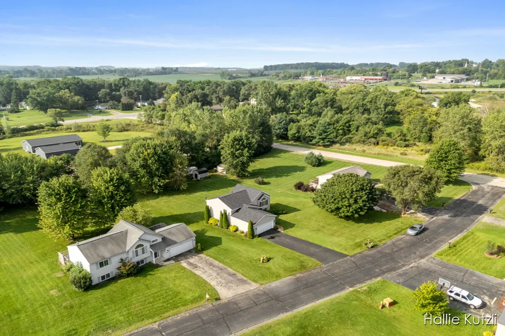 1226 S Hill Drive Sparta, MI 49345