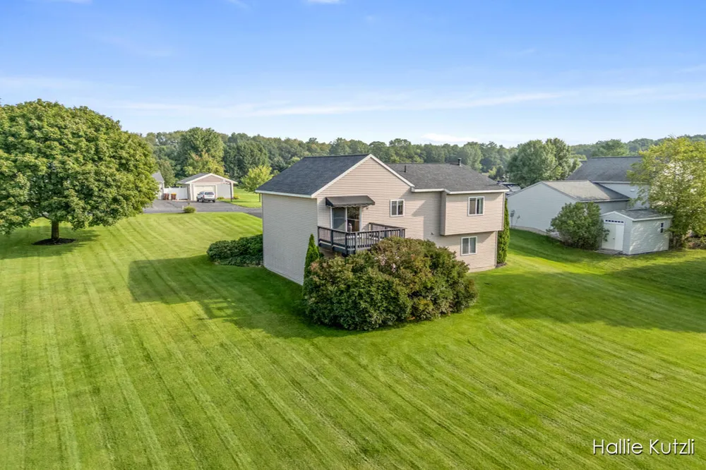 1226 S Hill Drive Sparta, MI 49345