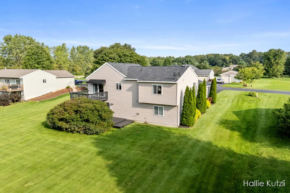 1226 S Hill Drive Sparta, MI 49345