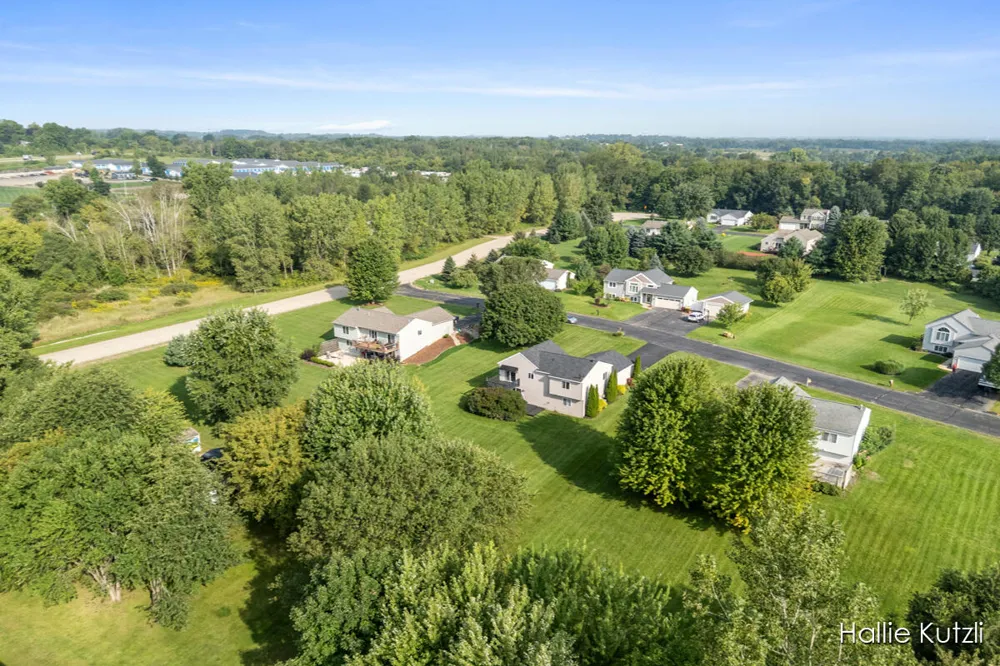 1226 S Hill Drive Sparta, MI 49345