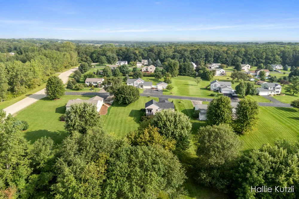 1226 S Hill Drive Sparta, MI 49345