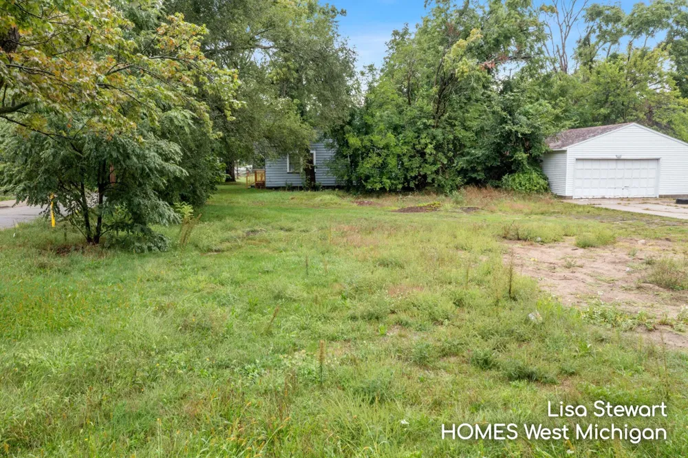 558 E Apple Avenue Muskegon, MI 49442