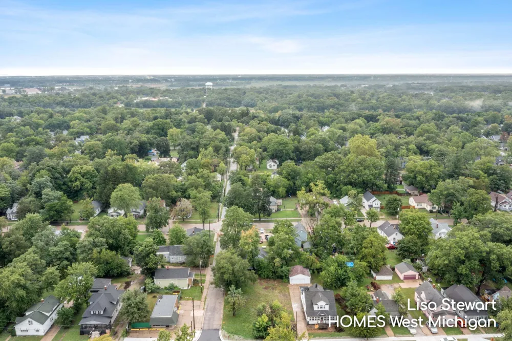 558 E Apple Avenue Muskegon, MI 49442