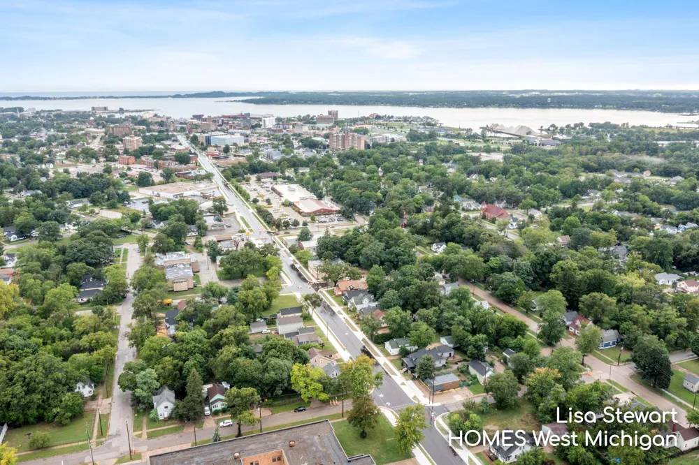 558 E Apple Avenue Muskegon, MI 49442
