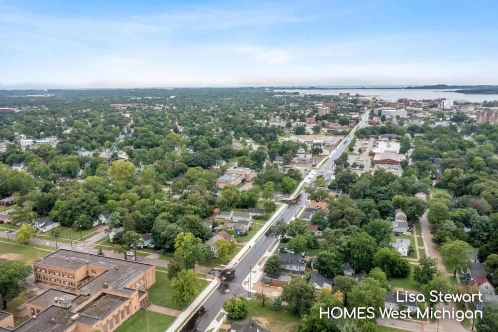 558 E Apple Avenue Muskegon, MI 49442