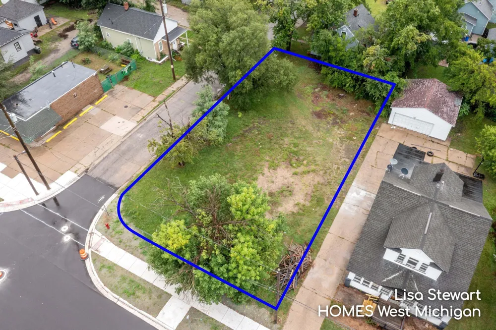 558 E Apple Avenue Muskegon, MI 49442