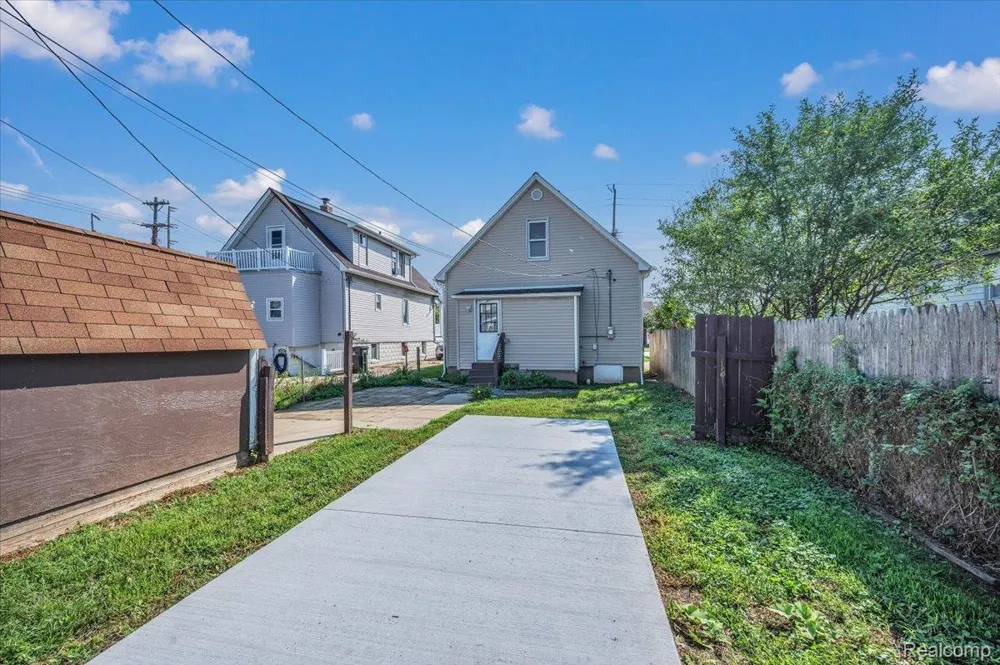 3342 11th Street Wyandotte City, MI 48192