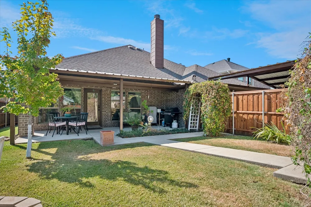 8821 Davis Street Rowlett, TX 75088
