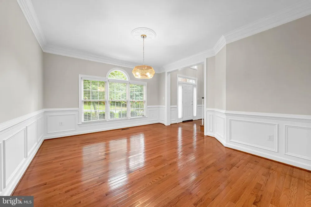 10037 ESTEPPE DRIVE Manassas, VA 20111