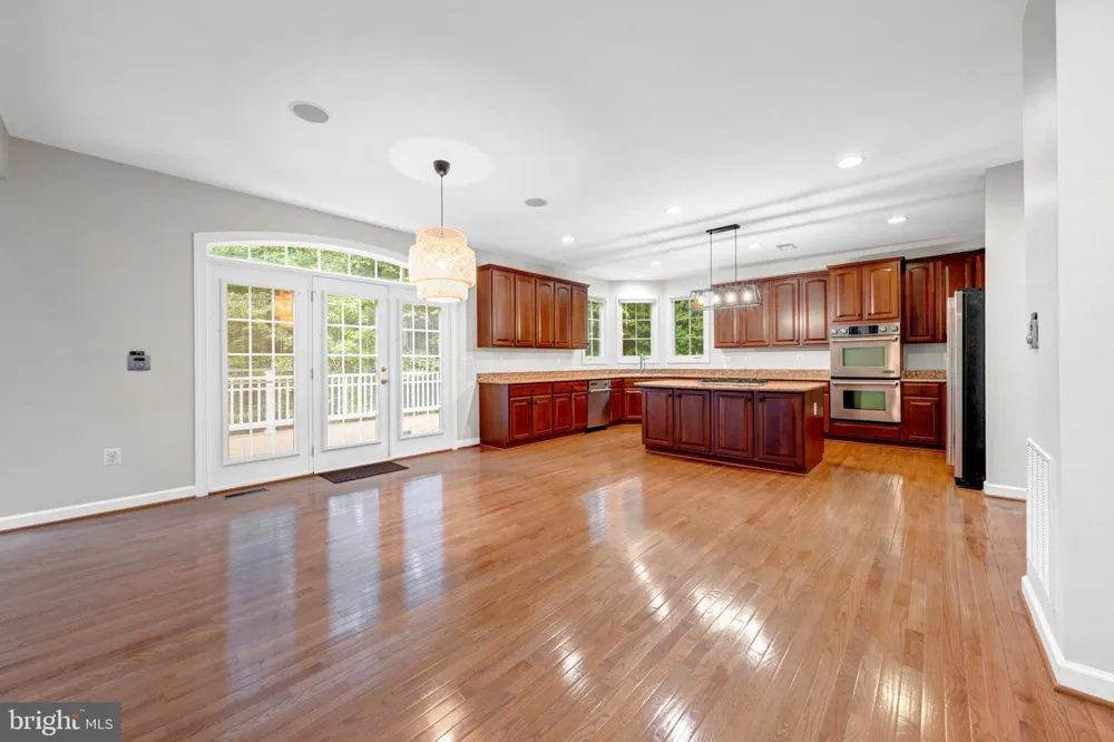 10037 ESTEPPE DRIVE Manassas, VA 20111