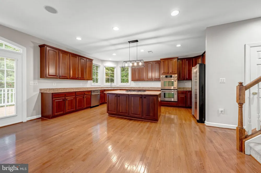 10037 ESTEPPE DRIVE Manassas, VA 20111