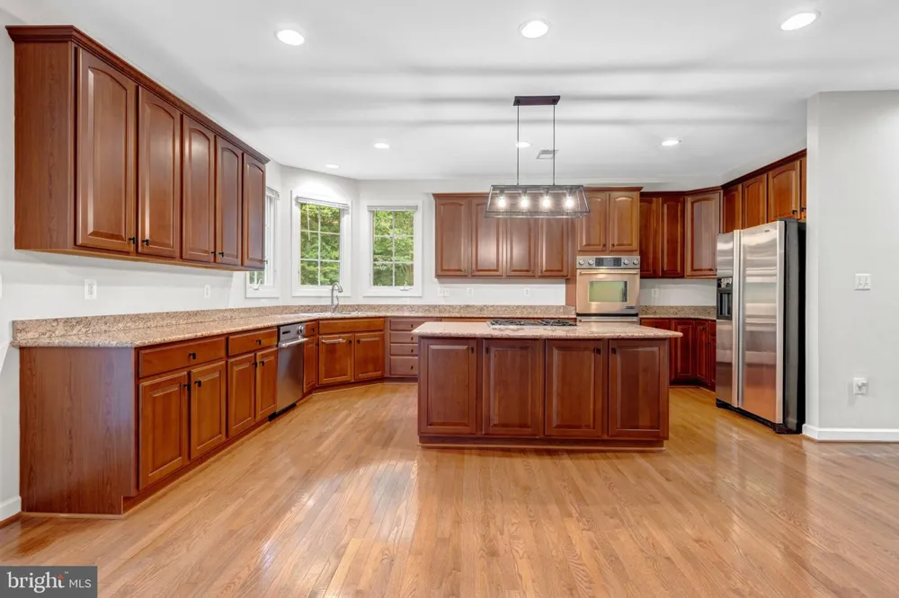 10037 ESTEPPE DRIVE Manassas, VA 20111