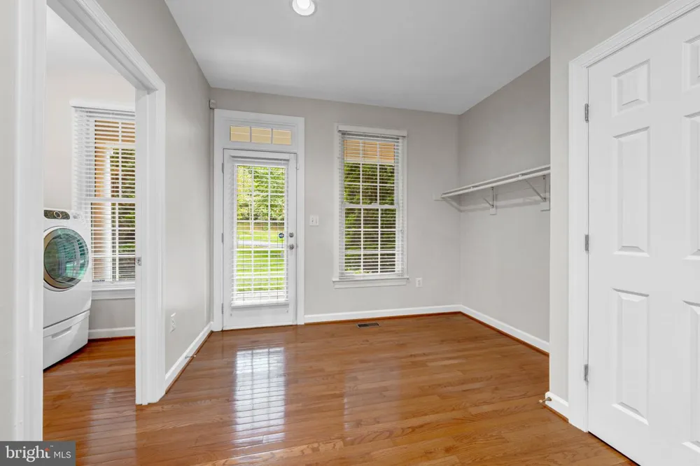 10037 ESTEPPE DRIVE Manassas, VA 20111