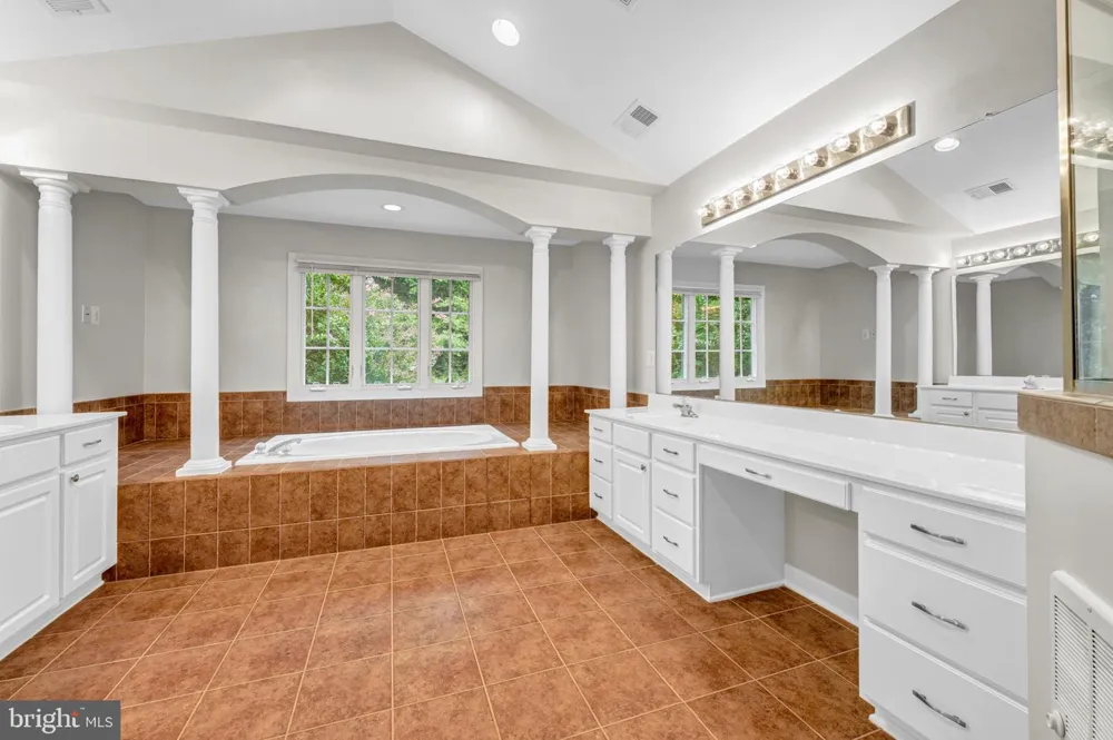 10037 ESTEPPE DRIVE Manassas, VA 20111