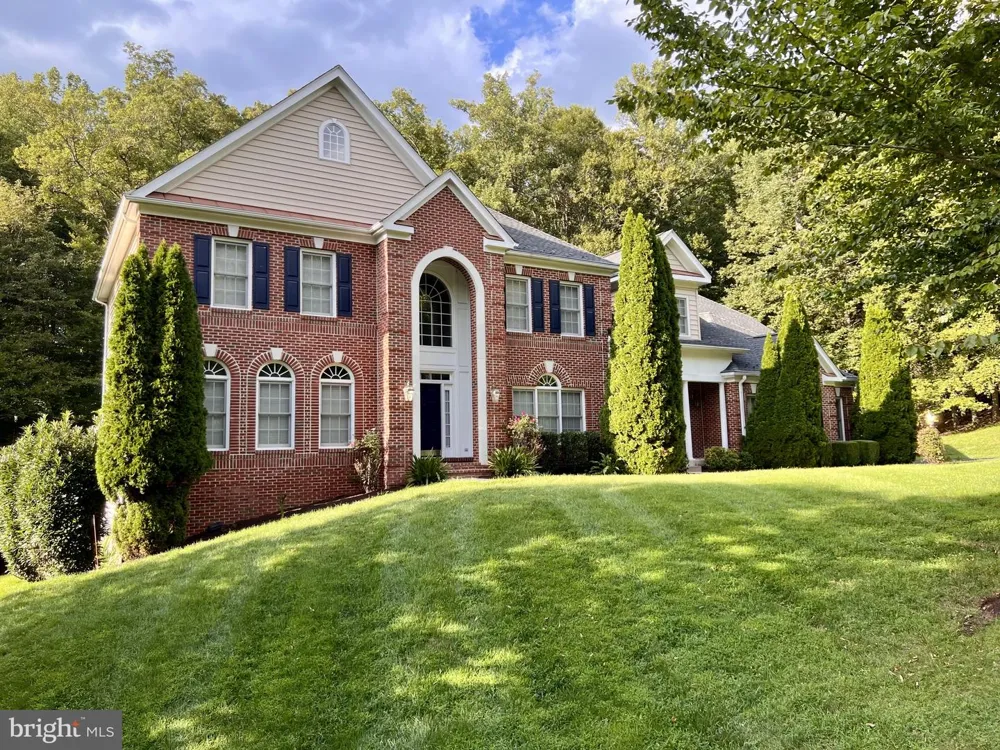 10037 ESTEPPE DRIVE Manassas, VA 20111