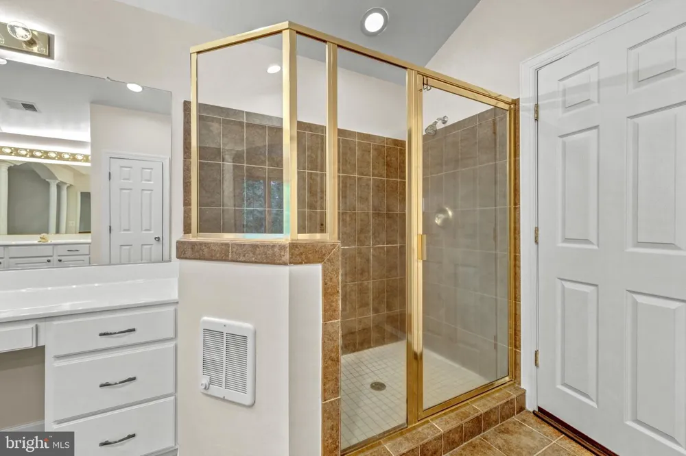 10037 ESTEPPE DRIVE Manassas, VA 20111