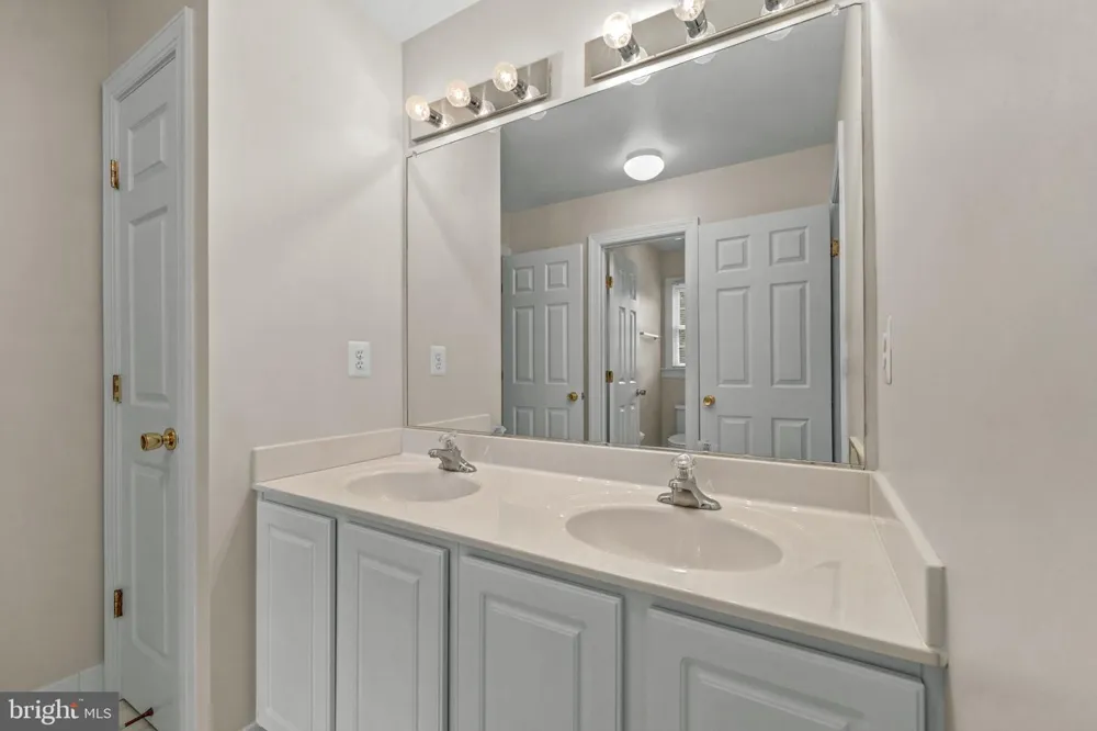 10037 ESTEPPE DRIVE Manassas, VA 20111