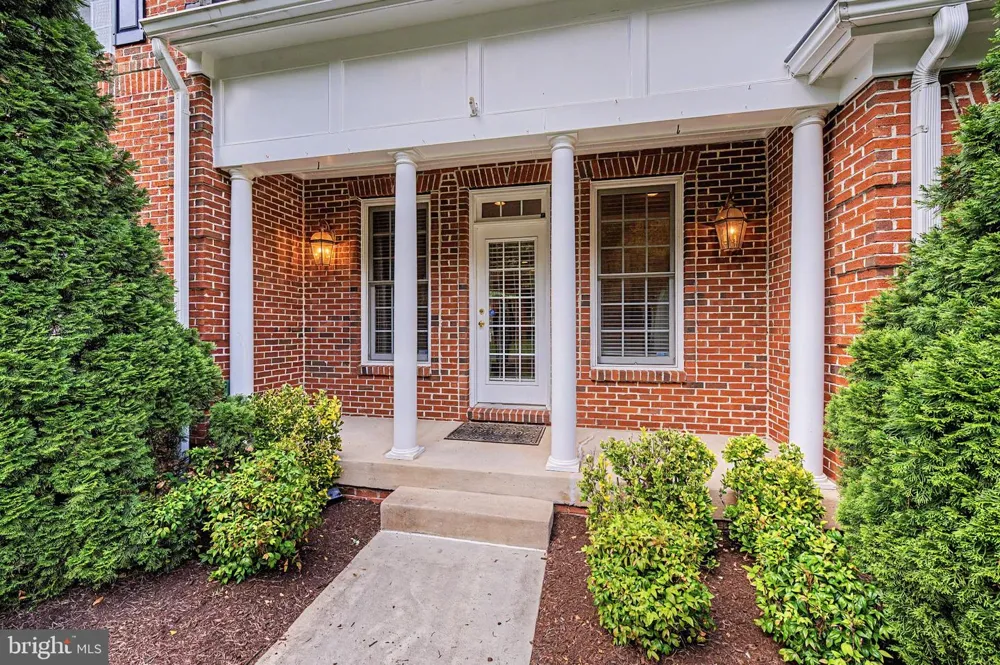 10037 ESTEPPE DRIVE Manassas, VA 20111