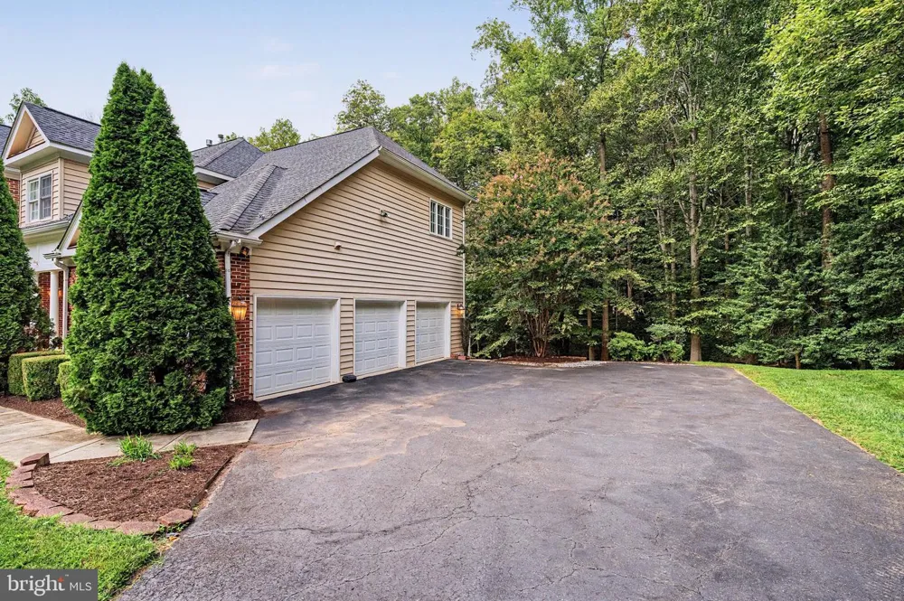 10037 ESTEPPE DRIVE Manassas, VA 20111