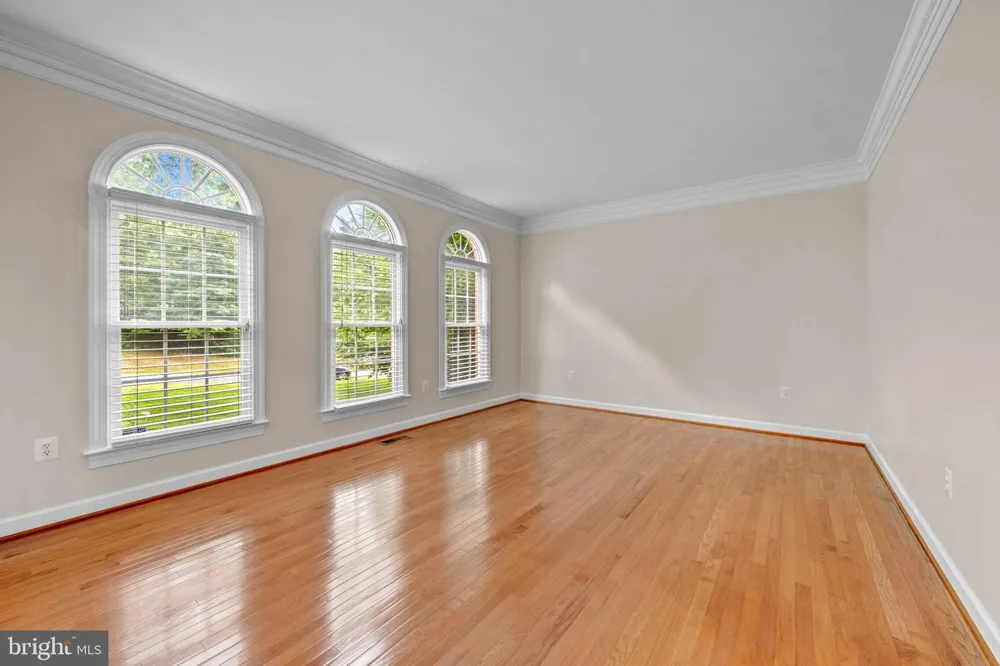 10037 ESTEPPE DRIVE Manassas, VA 20111