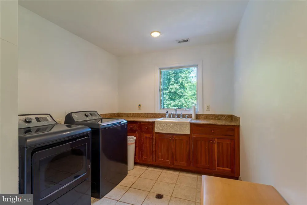 5202 CHASE LANE Midland, VA 22728