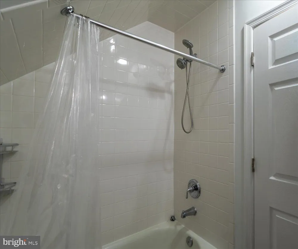 5202 CHASE LANE Midland, VA 22728