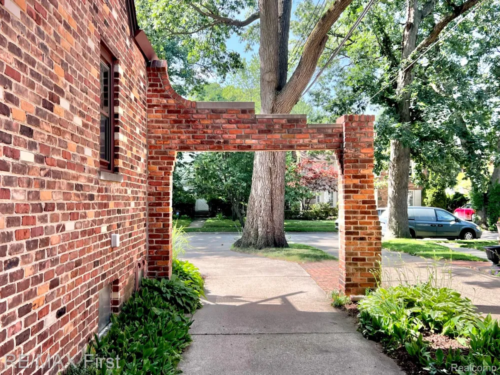 774 W Oakridge Street Ferndale City, MI 48220