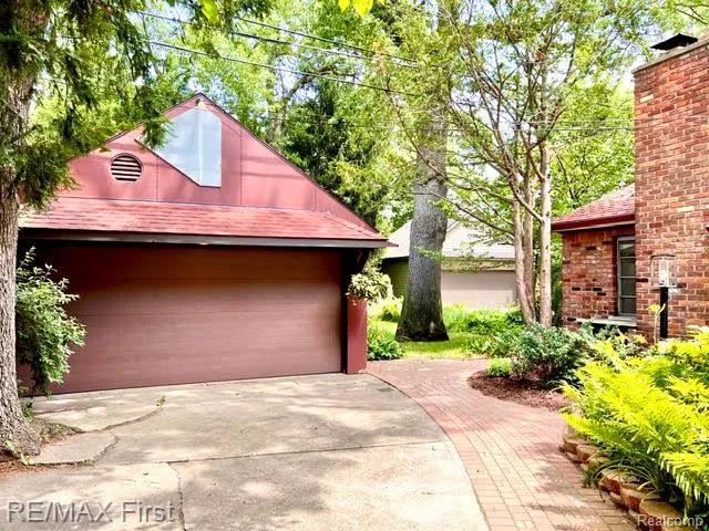 774 W Oakridge Street Ferndale City, MI 48220