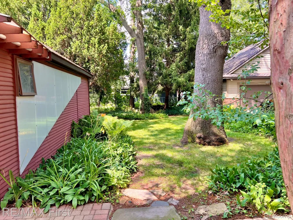 774 W Oakridge Street Ferndale City, MI 48220