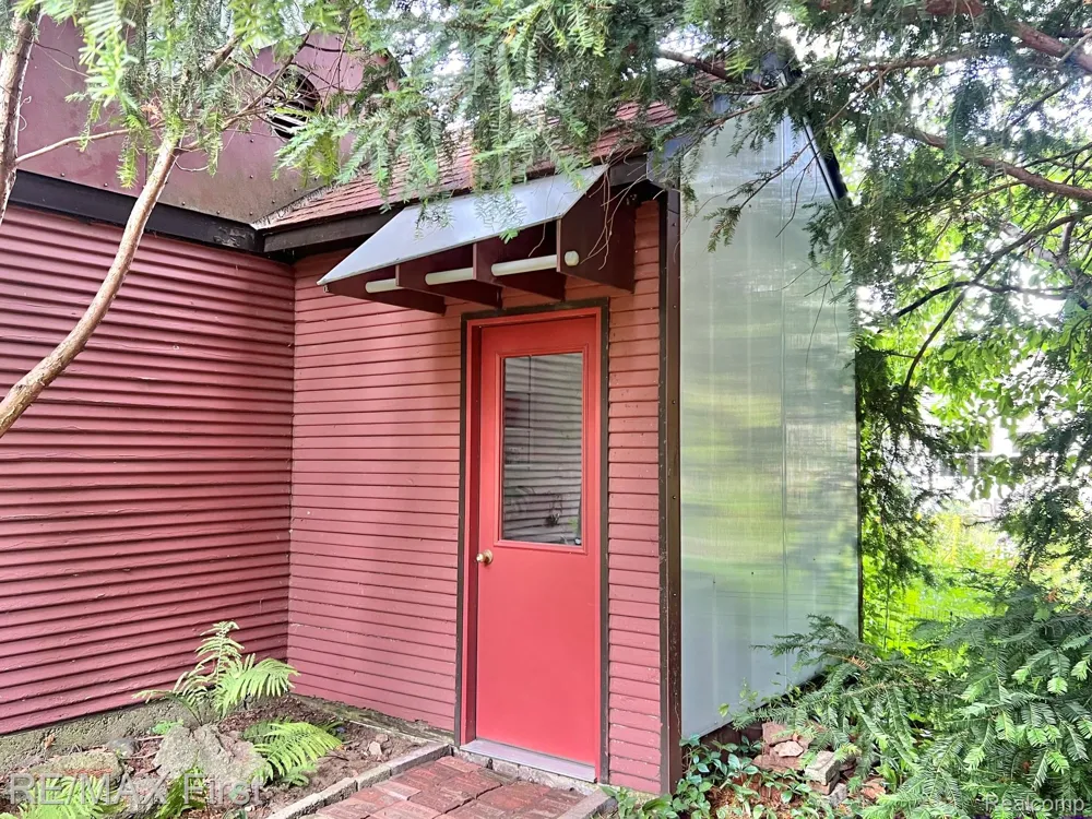 774 W Oakridge Street Ferndale City, MI 48220