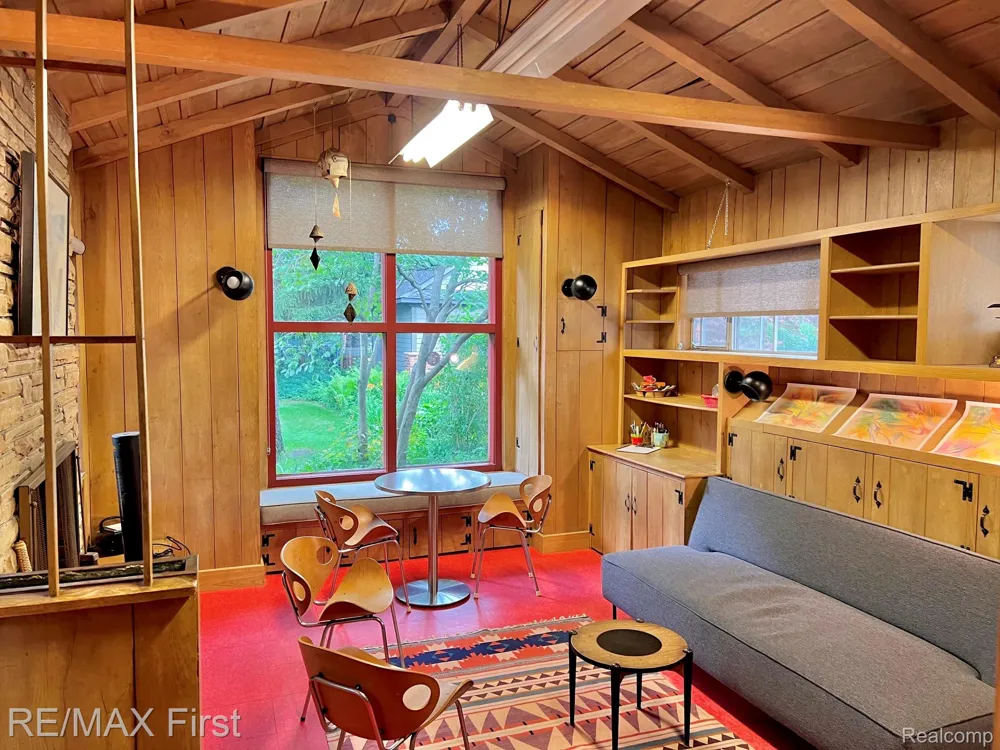 774 W Oakridge Street Ferndale City, MI 48220