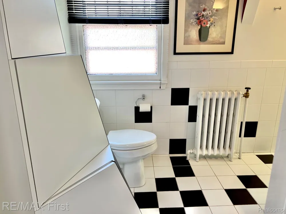 774 W Oakridge Street Ferndale City, MI 48220