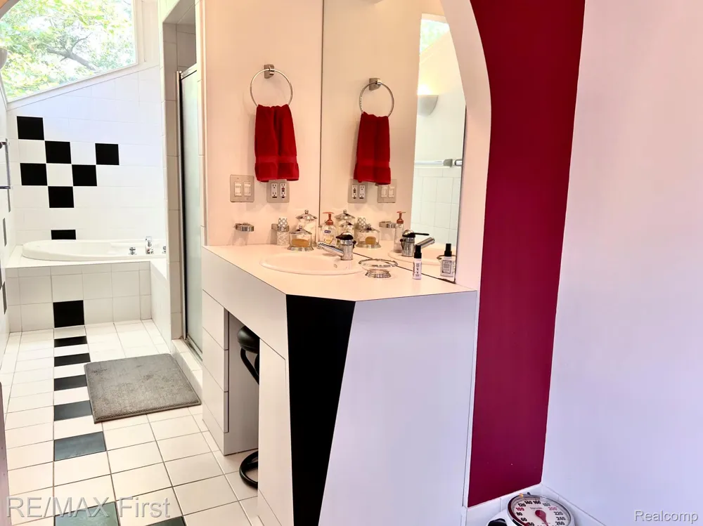 774 W Oakridge Street Ferndale City, MI 48220