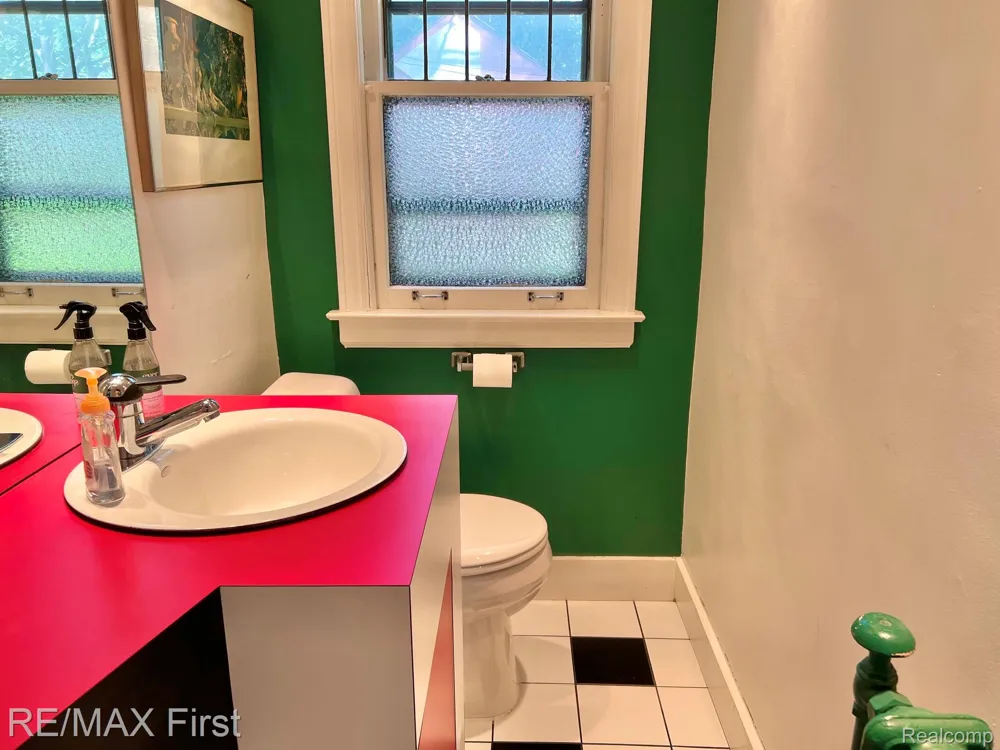 774 W Oakridge Street Ferndale City, MI 48220