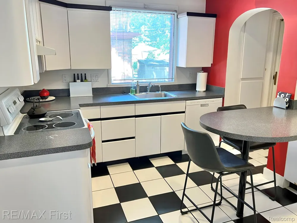 774 W Oakridge Street Ferndale City, MI 48220