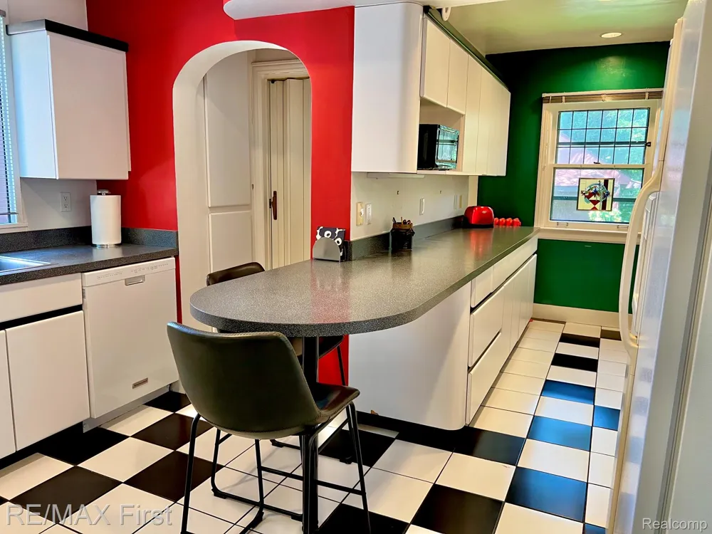 774 W Oakridge Street Ferndale City, MI 48220